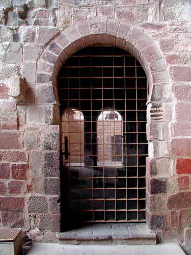 PUERTA MOZRABE DE ACCESO AL CLAUSTRO